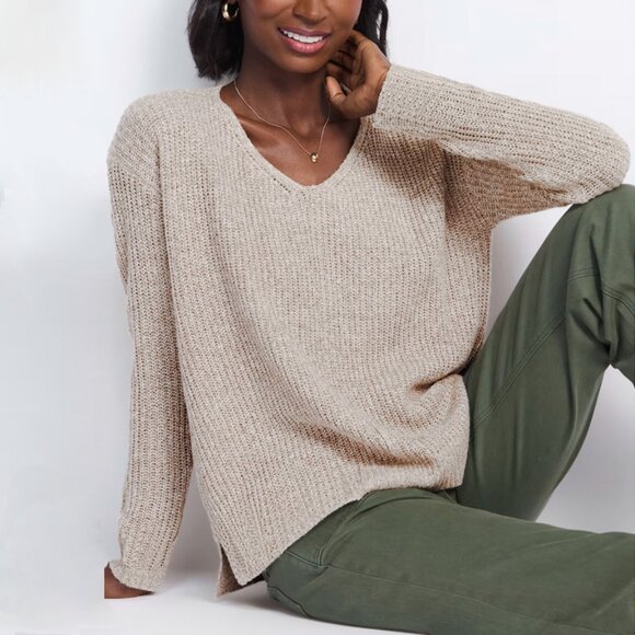 ⭐️ $15 - STACCATO OATMEAL LONG SLEEVE CABLE STITCH V-NECK SWEATER - Picture 1 of 9